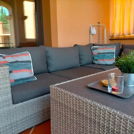 Apartment Met Zeezicht En Vlakbij Het *